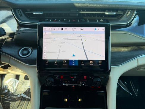 Used 2023 Jeep Grand Cherokee Limited w/ Trailer Tow Prep Group (B) image 28