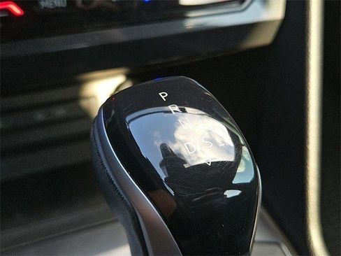 Used 2023 Volkswagen Tiguan SE R-Line image 5