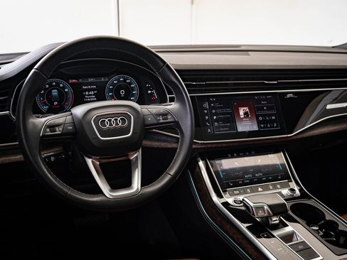 Certified 2025 Audi Q7 3.0T Premium Plus image 4