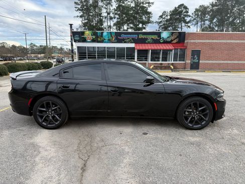Used 2019 Dodge Charger SXT image 6