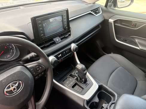 Used 2019 Toyota RAV4 LE w/ Carpet Mat Package FWD image 16