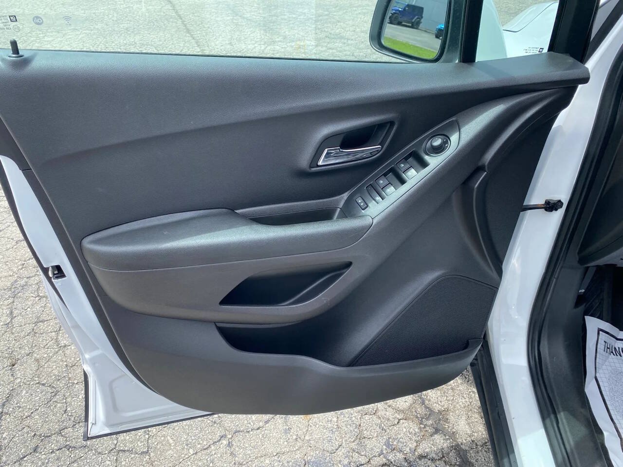 Used 2020 Chevrolet Trax LS w/ Tint and Cruise Package AWD/4WD image 10