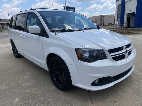 Used 2019 Dodge Grand Caravan GT FWD image 3