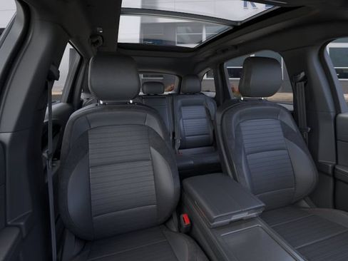 Used 2025 Lincoln Nautilus Reserve w/ Jet Appearance Package AWD/4WD image 10