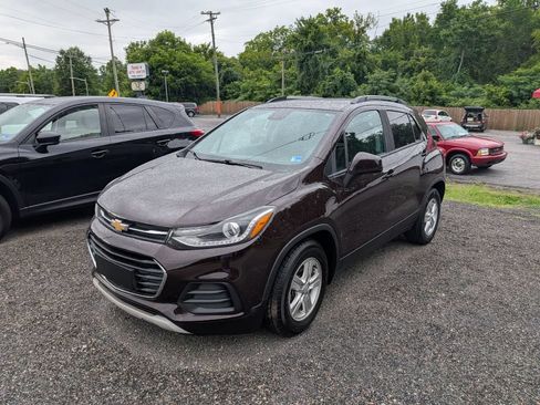 Used 2021 Chevrolet Trax LT w/ Driver Confidence Package FWD image 1