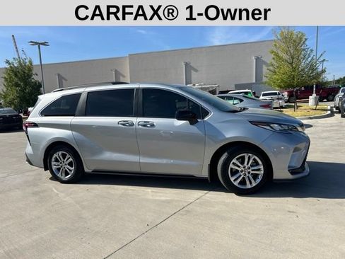 Used 2023 Toyota Sienna XSE w/ XSE Plus Package AWD/4WD image 2