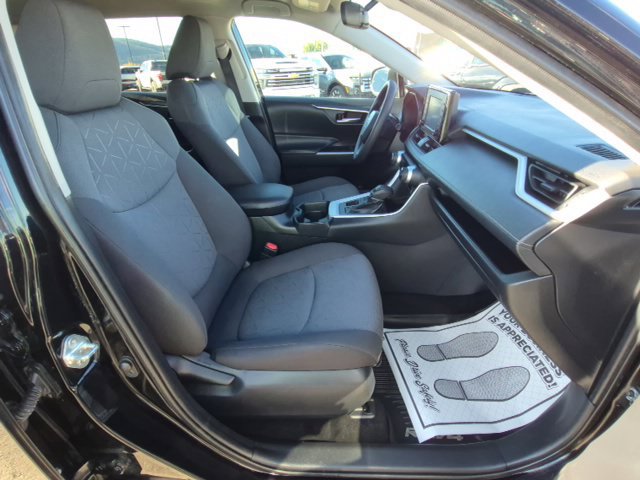 Used 2020 Toyota RAV4 XLE AWD/4WD image 18
