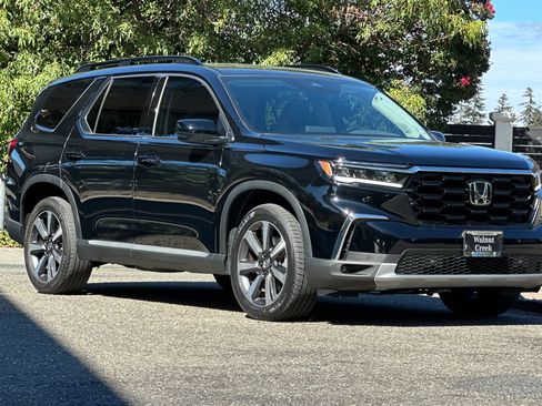 Used 2024 Honda Pilot Touring image 6
