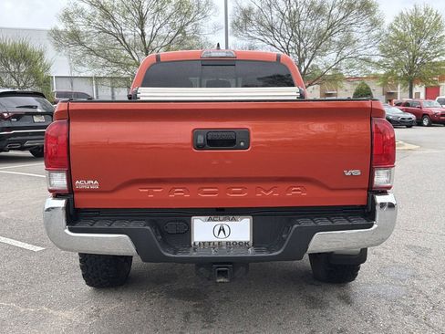 Used 2017 Toyota Tacoma TRD Off-Road w/ Tow Package image 4