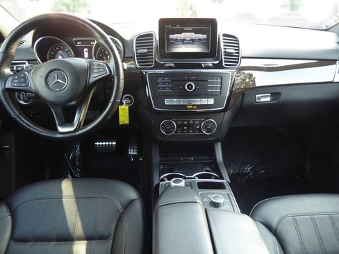 Used 2019 Mercedes-Benz GLE 400 4MATIC image 13