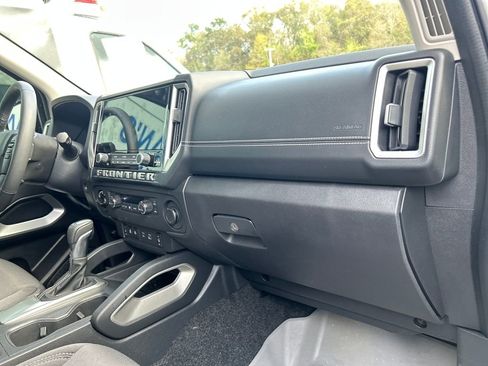 Used 2025 Nissan Frontier SV w/ SV Convenience Package image 15
