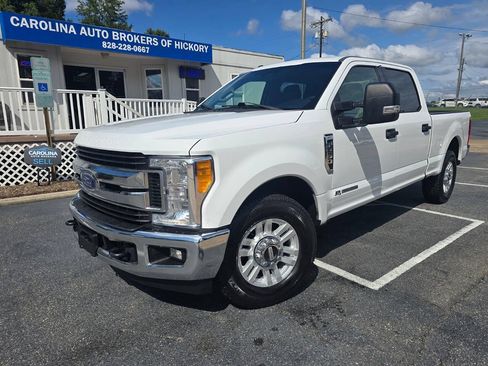 Used 2017 Ford F250 XLT w/ XLT Value Package RWD image 2
