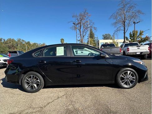 Used 2022 Kia Forte LXS w/ LXS Technology Package image 9