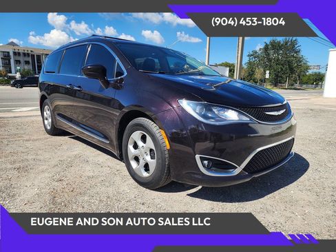 Used 2017 Chrysler Pacifica Touring-L Plus image 1