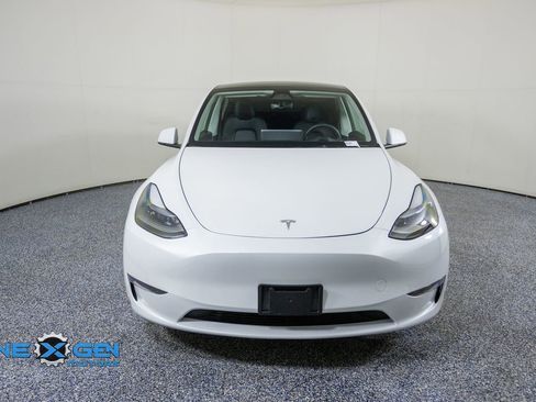 Used 2024 Tesla Model Y Performance AWD/4WD image 2