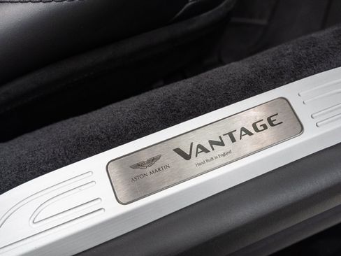 Used 2021 Aston Martin V8 Vantage Roadster RWD image 41