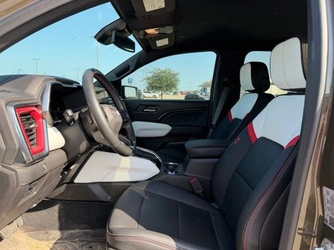 Used 2024 GMC Canyon AT4X AWD/4WD image 15