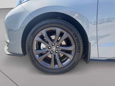 Used 2026 Toyota Sienna XSE FWD image 9