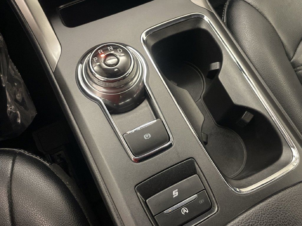 Used 2020 Ford Fusion SEL FWD image 10