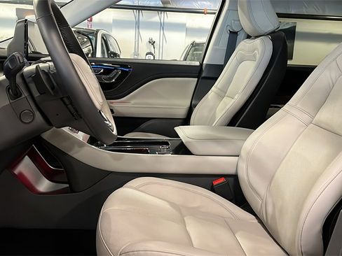 Used 2025 Lincoln Aviator Reserve w/ Illumination Package image 13