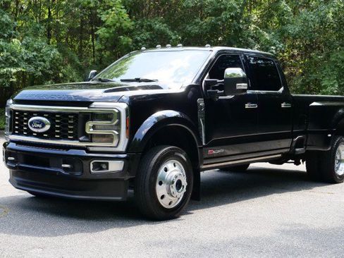 Used 2024 Ford F450 Platinum w/ FX4 Off-Road Package AWD/4WD image 6