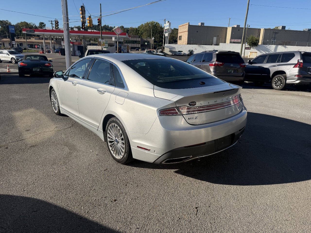 Used 2017 Lincoln MKZ Reserve w/ Technology Package FWD image 5