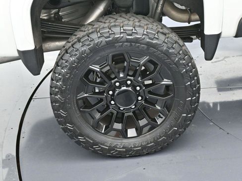 Used 2025 GMC Sierra 2500 Denali Ultimate image 36