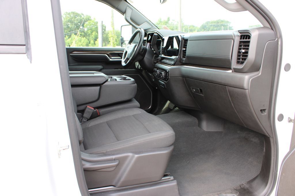 Used 2025 Chevrolet Silverado 3500 LT w/ Convenience Package AWD/4WD image 6