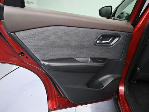 Used 2023 Nissan Rogue SV image 22