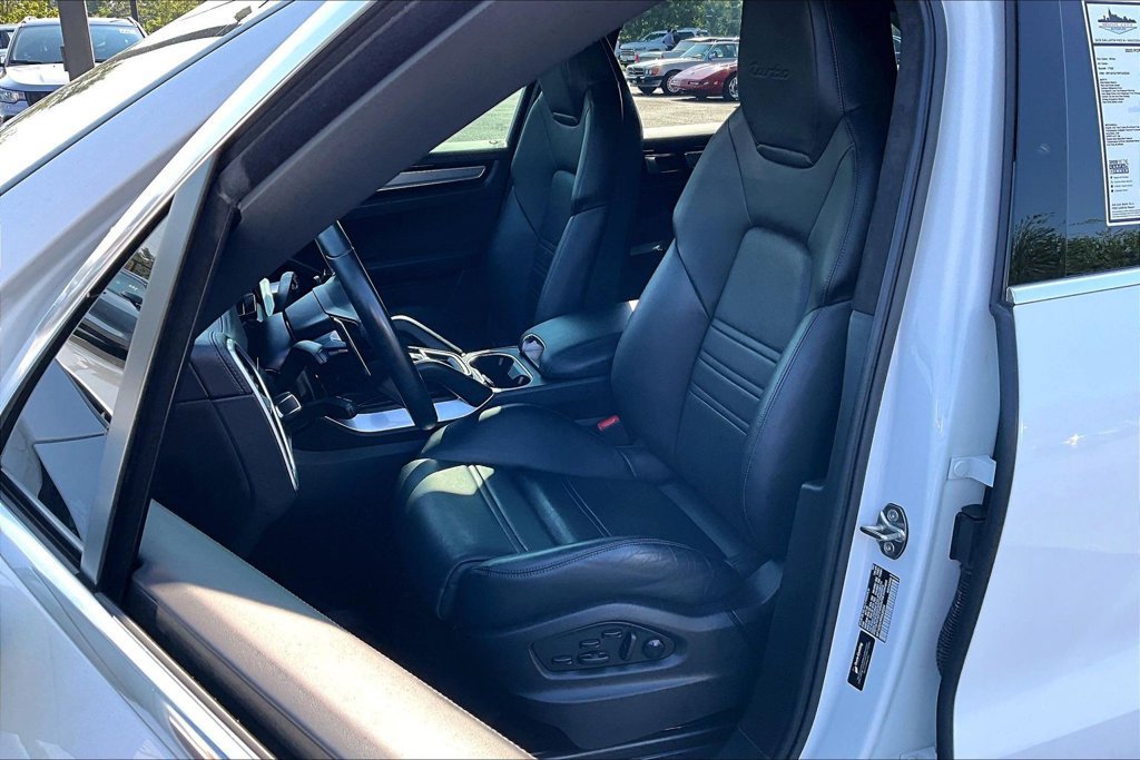 Used 2023 Porsche Cayenne Turbo AWD/4WD image 23