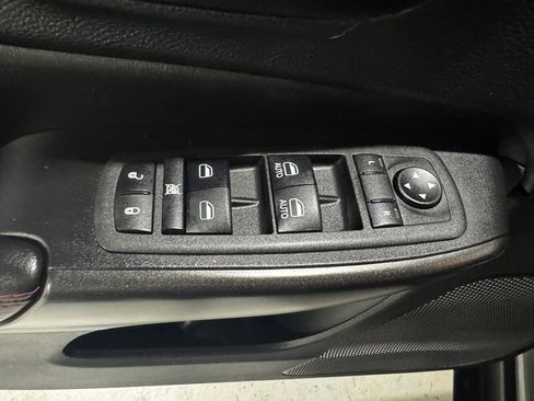 Used 2022 Jeep Cherokee Trailhawk w/ Comfort/Convenience Group AWD/4WD image 16