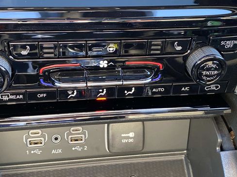 New 2025 Jeep Grand Cherokee Laredo image 13