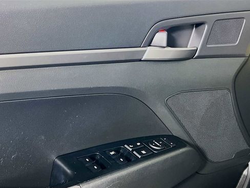 Used 2018 Hyundai Elantra SE image 16