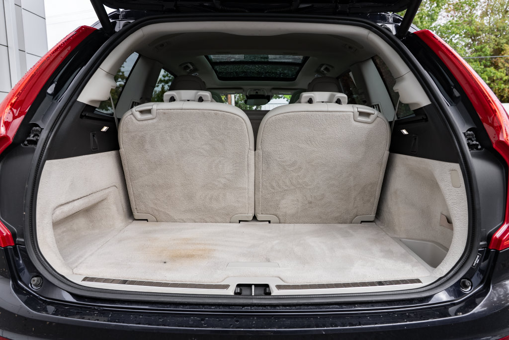 Used 2016 Volvo XC90 T6 Momentum w/ Momentum Plus Package AWD/4WD image 7
