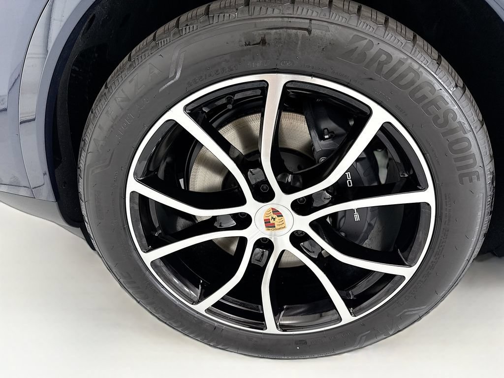 Used 2026 Porsche Cayenne AWD/4WD image 30