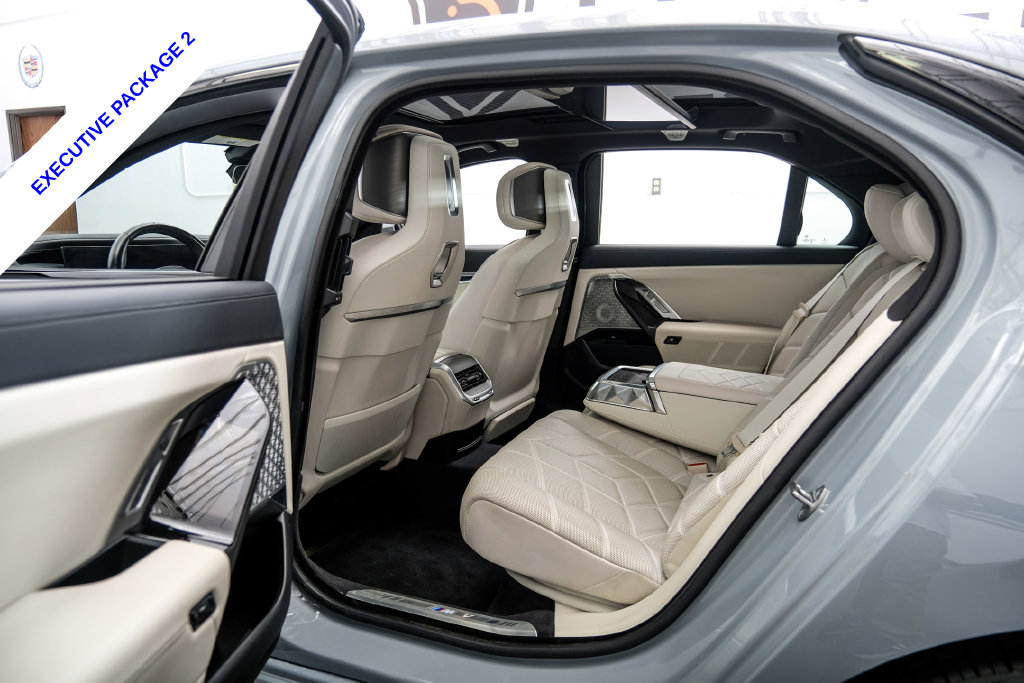 Used 2023 BMW i7 xDrive60 AWD/4WD image 47