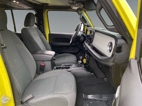 Used 2024 Jeep Wrangler Unlimited Sahara AWD/4WD image 15