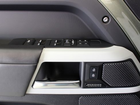 Used 2024 Land Rover Defender 110 SE image 29