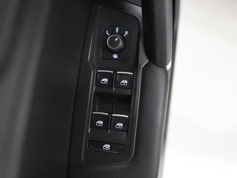 Used 2020 Volkswagen Tiguan SEL FWD image 14