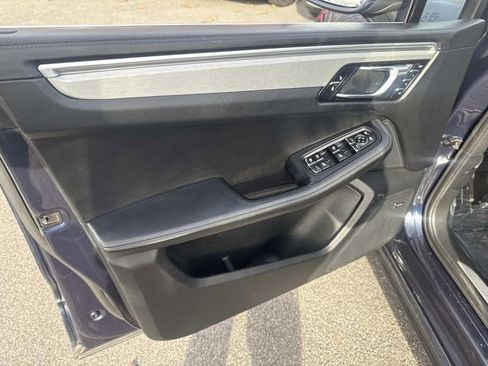 Used 2017 Porsche Macan Turbo image 19