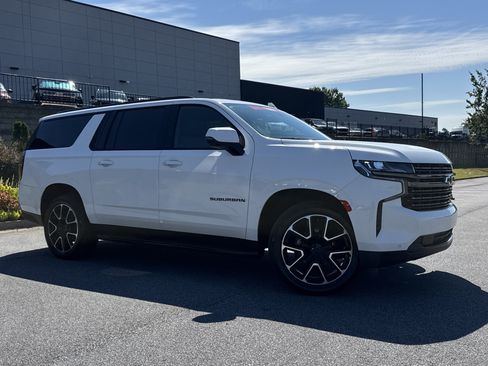 Used 2021 Chevrolet Suburban RST w/ Luxury Package AWD/4WD image 2