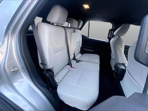 Used 2025 Toyota 4Runner SR5 AWD/4WD image 19