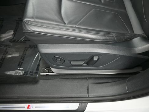 Used 2025 Audi Q3 2.0T Premium image 16