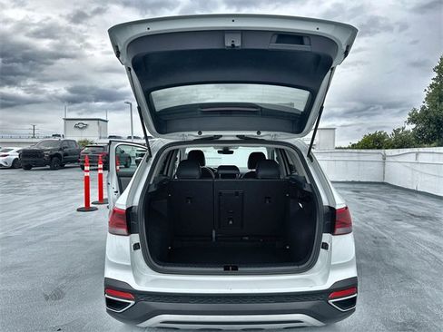 Used 2024 Volkswagen Taos SE image 21