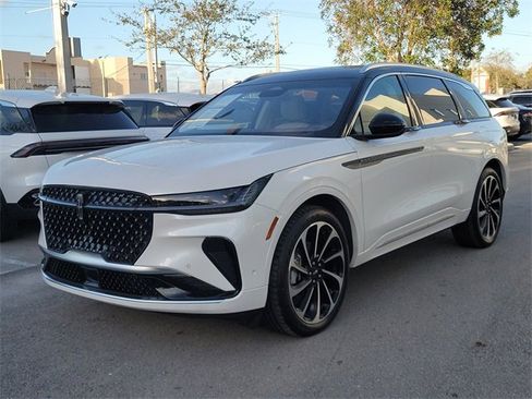 Certified 2024 Lincoln Nautilus Black Label image 3