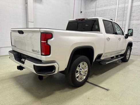 Used 2024 Chevrolet Silverado 2500 High Country w/ High Country Premium Package AWD/4WD image 4