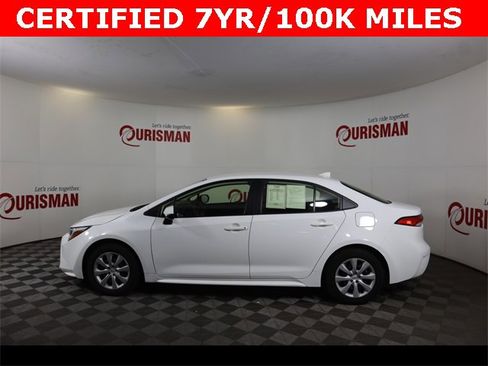 Used 2025 Toyota Corolla LE image 3