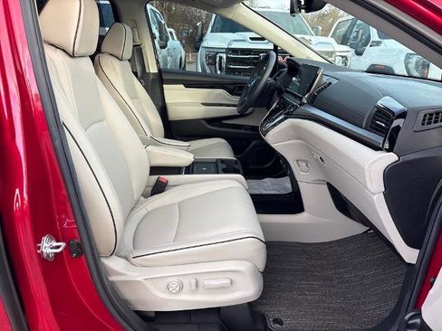 Used 2025 Honda Odyssey Touring image 7