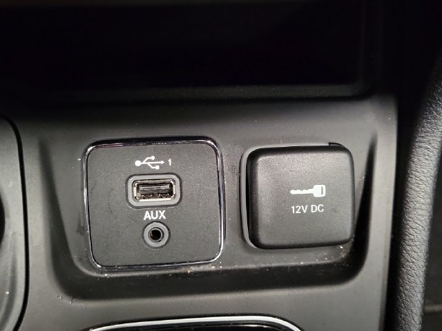 Used 2021 Jeep Cherokee Limited AWD/4WD image 25