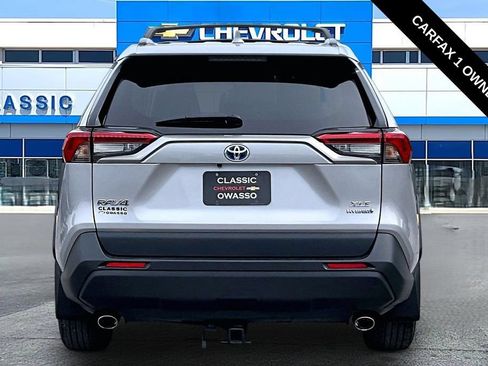 Used 2021 Toyota RAV4 XLE Premium AWD/4WD image 4